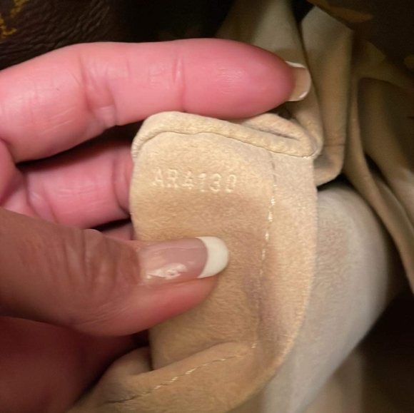 LOUIS VUITTON ARTSY GM - Picture 2 of 3